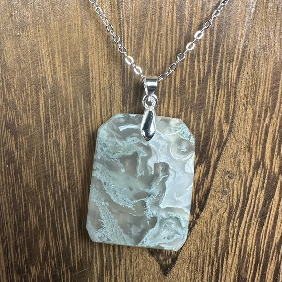Jewelry - Moss Agate Pendant Necklace on Silver Copper Chain